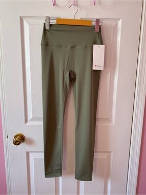 Lululemon Green Leggings in Size 6